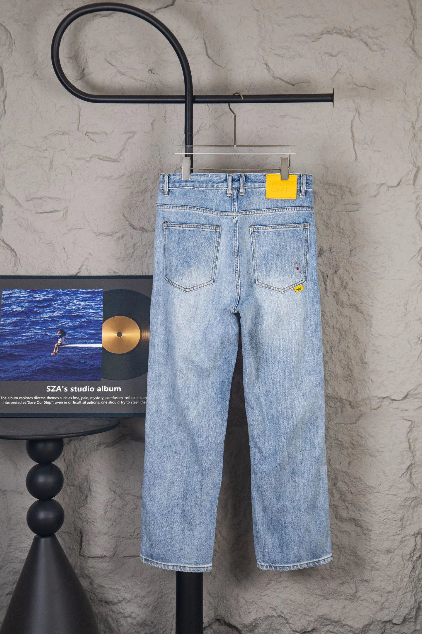 Style number: M396 P230 GALLERY DEPT. Classic embroidered splash-ink washed jeans Size number: 28 30 32 34 36
